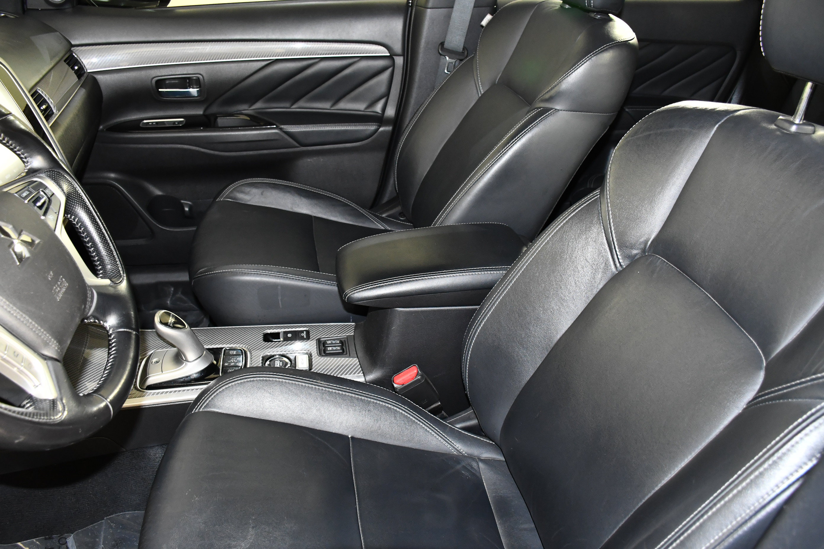 Used 2020 Mitsubishi Outlander SEL AWD/4WD image 39