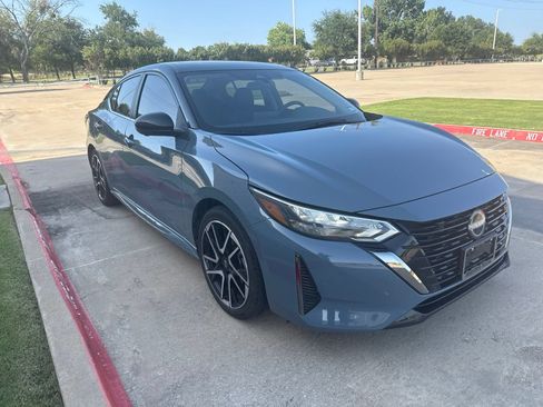 Used 2025 Nissan Sentra SR w/ SR Premium Package FWD image 3