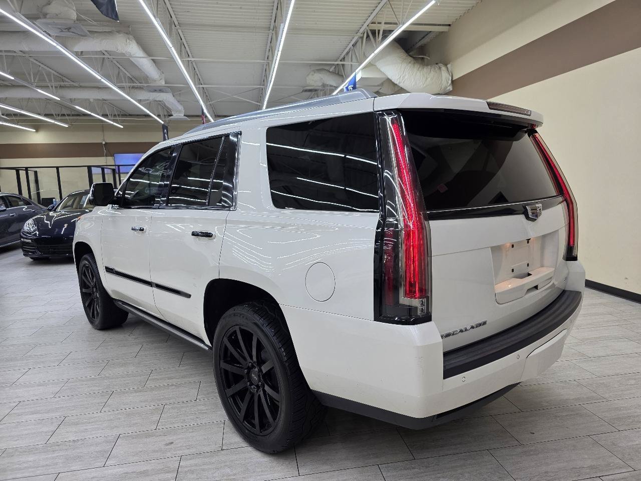 Used 2015 Cadillac Escalade Platinum AWD/4WD image 8