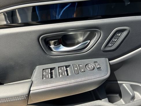 Used 2024 Honda Pilot Touring image 12