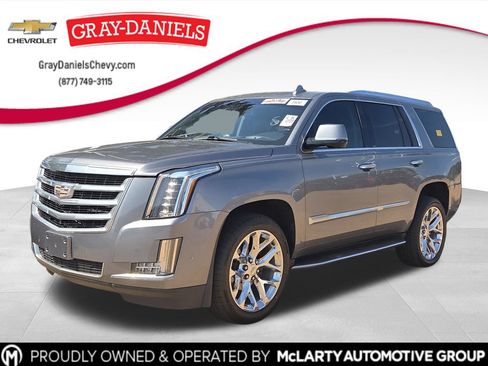 Used 2020 Cadillac Escalade Luxury RWD image 1