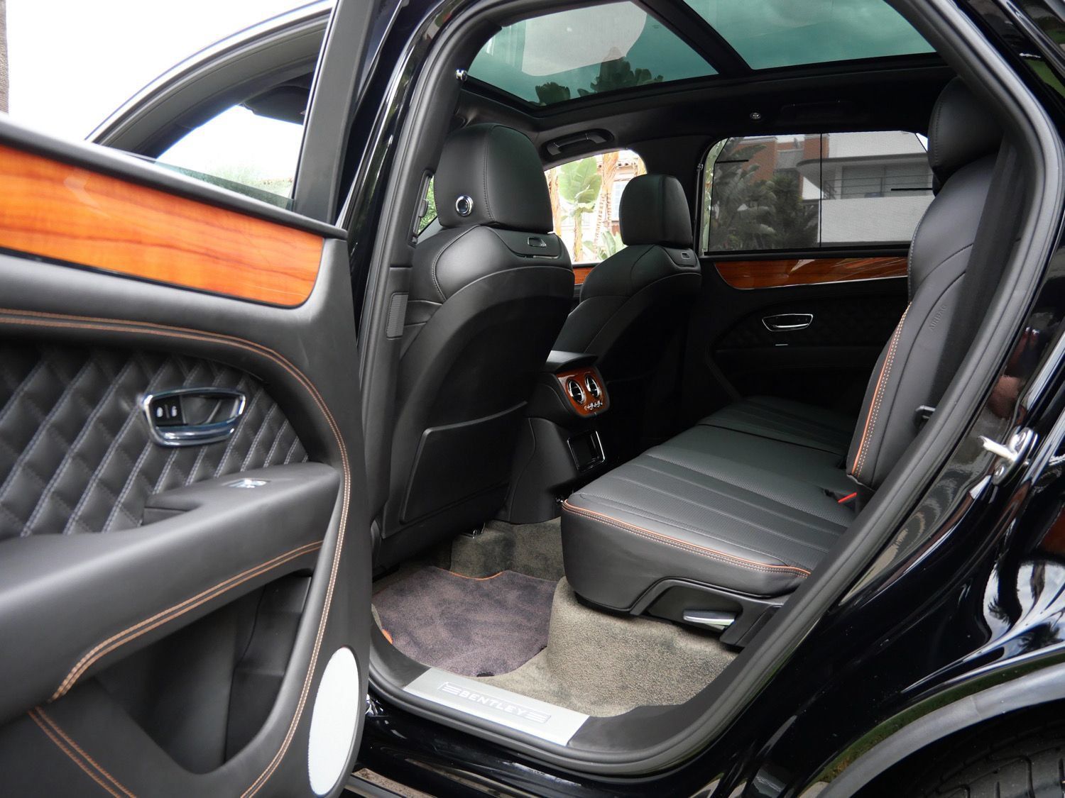 Used 2022 Bentley Bentayga AWD/4WD image 18
