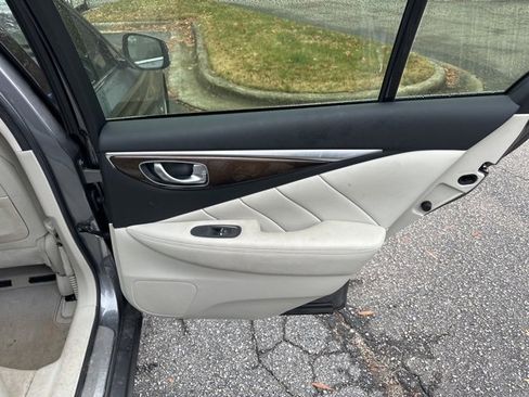 Used 2016 INFINITI Q50 3.0t Premium w/ Driver Assistance Package image 16