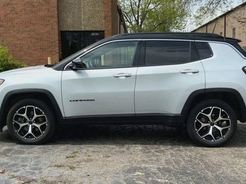 Used 2025 Jeep Compass Limited AWD/4WD image 5