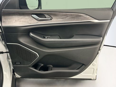 Used 2022 Jeep Grand Cherokee Limited 4xe w/ Luxury Tech Group II image 35