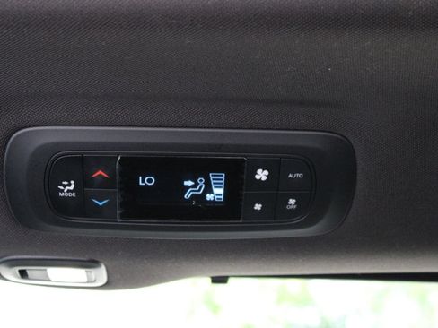 Used 2026 Chrysler Pacifica Limited FWD image 20