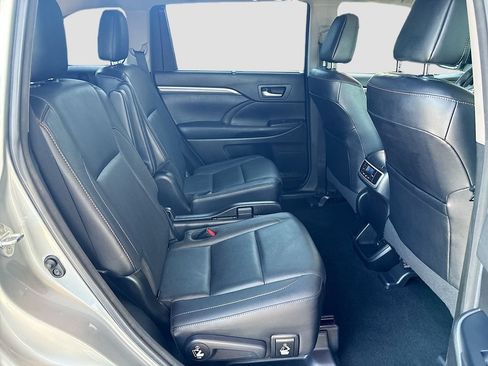 Used 2017 Toyota Highlander Limited AWD/4WD image 22