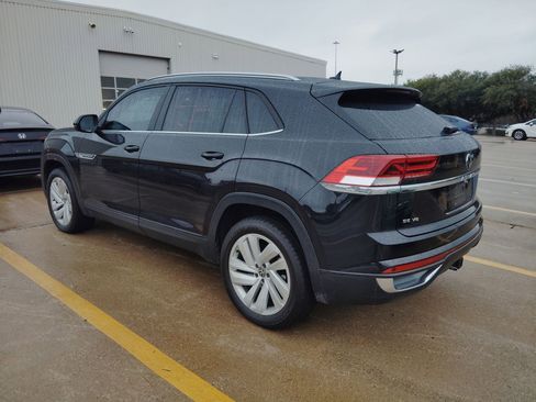Used 2022 Volkswagen Atlas Cross Sport SE image 3