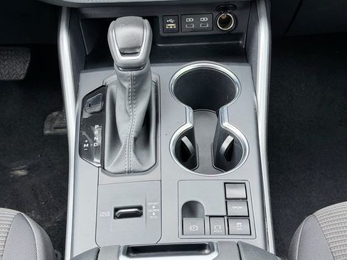Used 2025 Toyota Highlander LE FWD image 19
