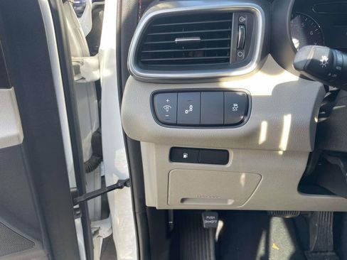 Used 2019 Kia Sorento LX w/ LX V6 Convenience Package image 30