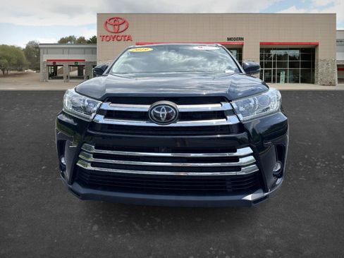 Used 2019 Toyota Highlander Limited Platinum AWD/4WD image 2