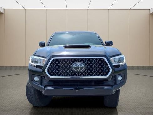 Used 2018 Toyota Tacoma TRD Sport AWD/4WD image 4