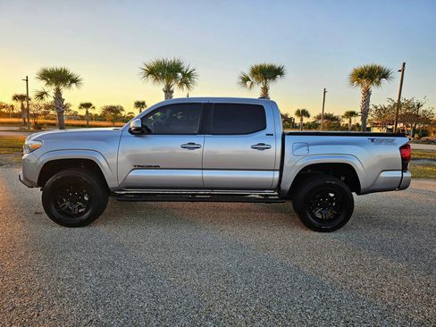 Used 2021 Toyota Tacoma SR5 image 3