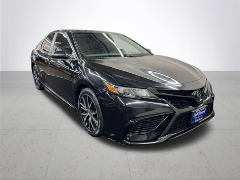 Used 2022 Toyota Camry SE image 9