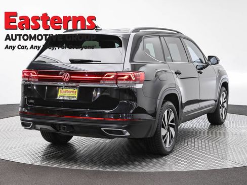 Used 2025 Volkswagen Atlas SE FWD image 5