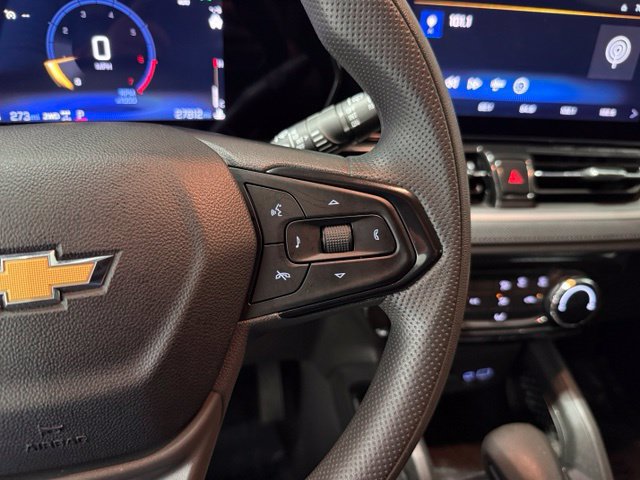 Used 2025 Chevrolet TrailBlazer LT AWD/4WD image 16