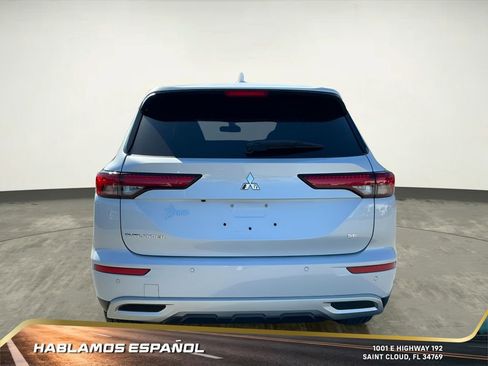 Used 2022 Mitsubishi Outlander SE image 8