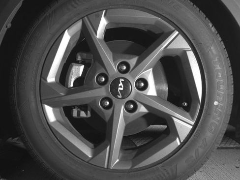 Used 2025 Kia K4 FWD image 12