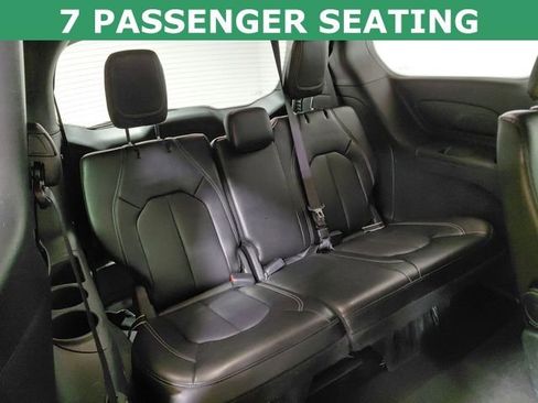 Used 2025 Chrysler Pacifica Select image 6
