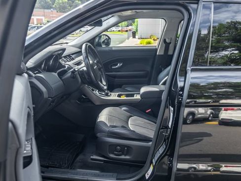 Used 2019 Land Rover Range Rover Evoque SE AWD/4WD image 25