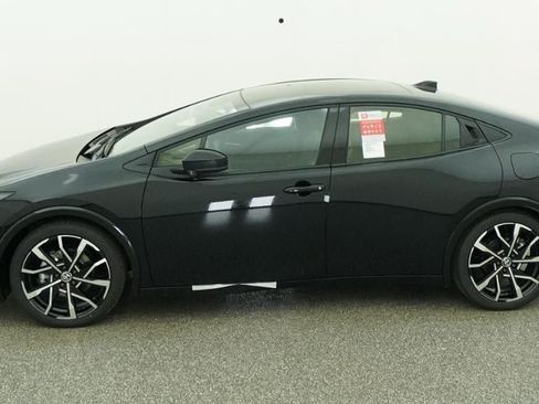 New 2026 Toyota Prius Plug-In Hybrid FWD image 36
