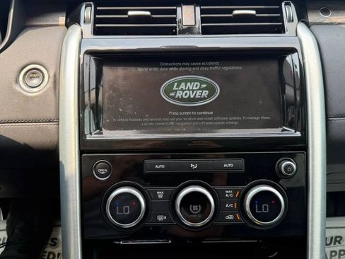 Used 2017 Land Rover Discovery HSE AWD/4WD image 26