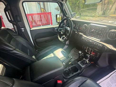 Used 2018 Jeep Wrangler Unlimited Sahara AWD/4WD image 31