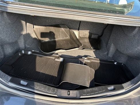 Used 2020 Ford Fusion SE image 12