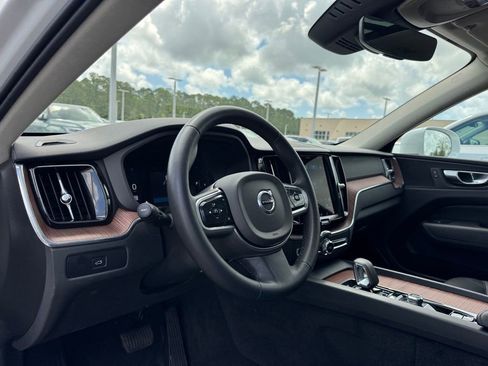 Used 2023 Volvo XC60 B5 Plus image 36