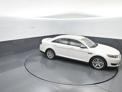 Used 2018 Ford Taurus Limited FWD image 26