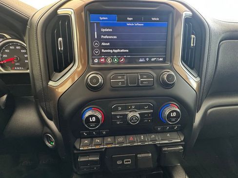 Used 2019 Chevrolet Silverado 1500 High Country w/ Technology Package image 18