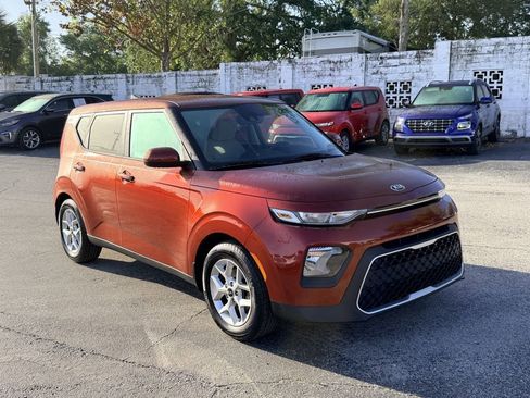 Used 2020 Kia Soul S image 2