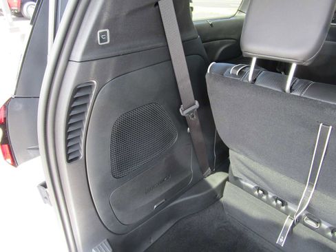 New 2026 Chrysler Pacifica Limited w/ Uconnect Theater Family Group AWD/4WD image 11