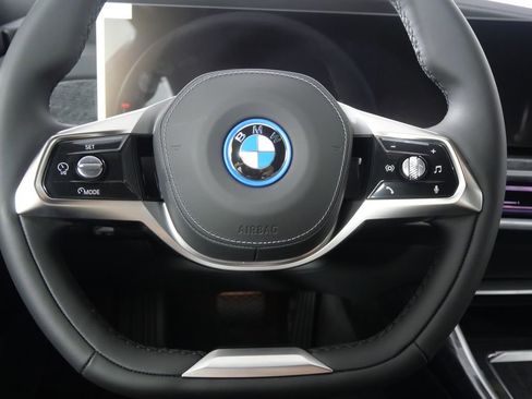 Used 2025 BMW i7 eDrive50 image 19
