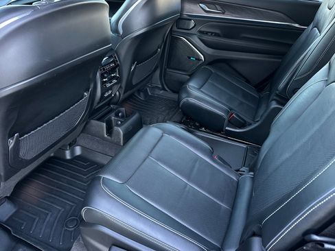 Used 2022 Jeep Grand Cherokee L Overland w/ Advanced Protech Group III image 12