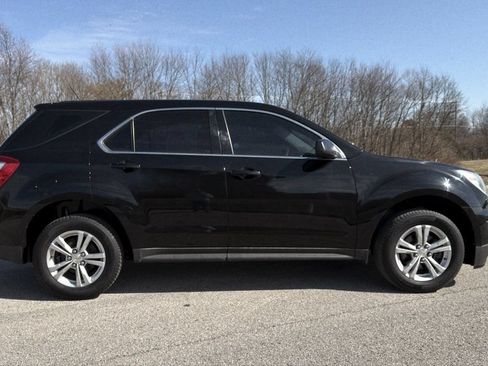 Used 2017 Chevrolet Equinox LS FWD image 29
