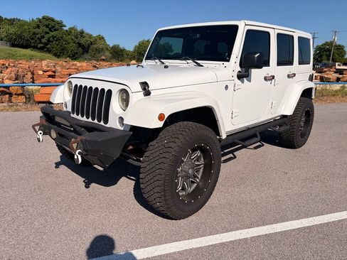 Used 2014 Jeep Wrangler Unlimited Sahara w/ Connectivity Group AWD/4WD image 1