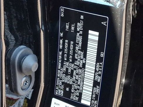 Used 2025 Toyota Highlander LE AWD/4WD image 28