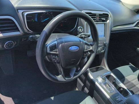 Used 2020 Ford Fusion SE FWD image 10