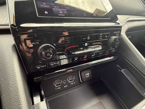 New 2025 Jeep Grand Cherokee L Laredo w/ Luxury Tech Group I image 10