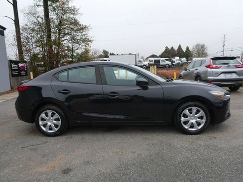 Used 2017 MAZDA MAZDA3 Sport image 4