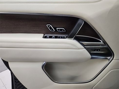 Used 2023 Land Rover Range Rover Autobiography image 21