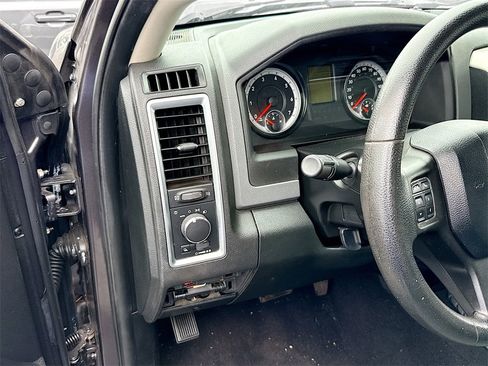 Used 2015 RAM 1500 Classic SLT image 11
