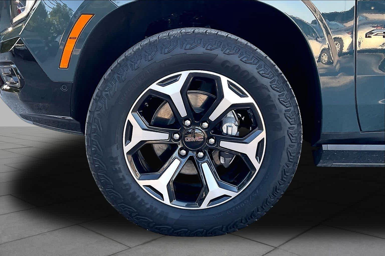 Used 2026 GMC Yukon XL AT4 w/ AT4 Premium Package AWD/4WD image 11