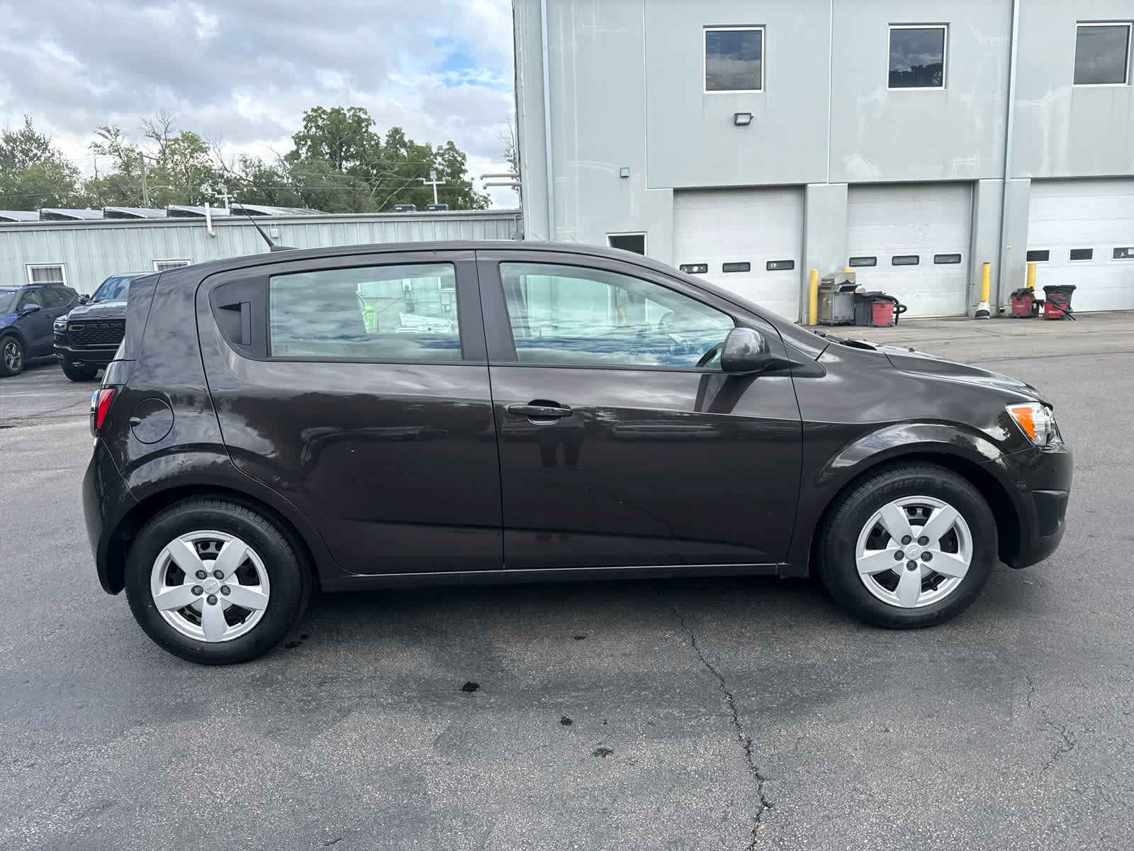 Used 2014 Chevrolet Sonic LS FWD image 2