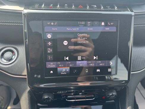 Used 2023 Jeep Grand Cherokee L Laredo image 9