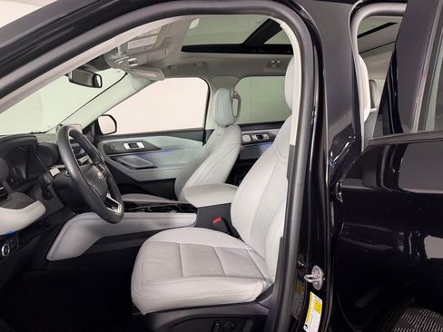 Used 2025 Ford Explorer Platinum w/ LUX Leather Package AWD/4WD image 20