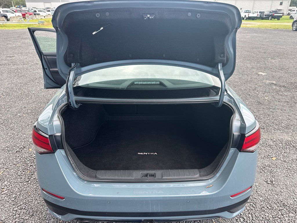 Used 2025 Nissan Sentra SR FWD image 13
