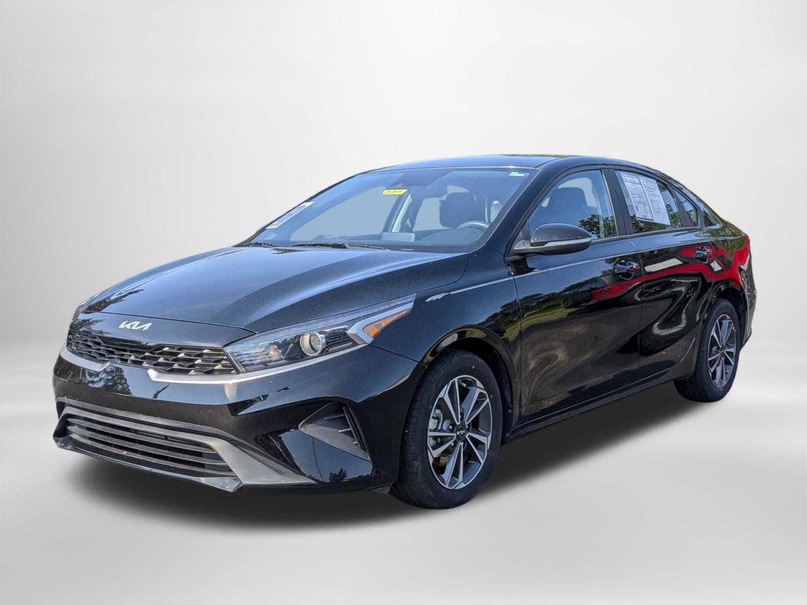 Used 2023 Kia Forte LXS w/ LXS Technology Package FWD image 8