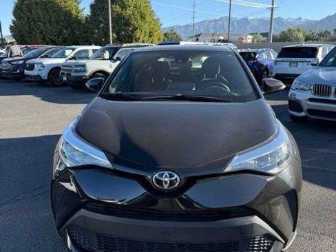 Used 2020 Toyota C-HR XLE FWD image 2